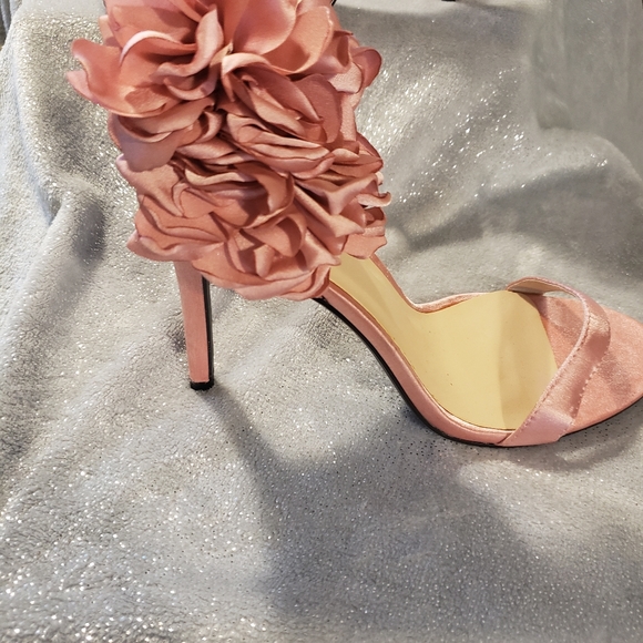 Womens shoes - Picture 3 of 3